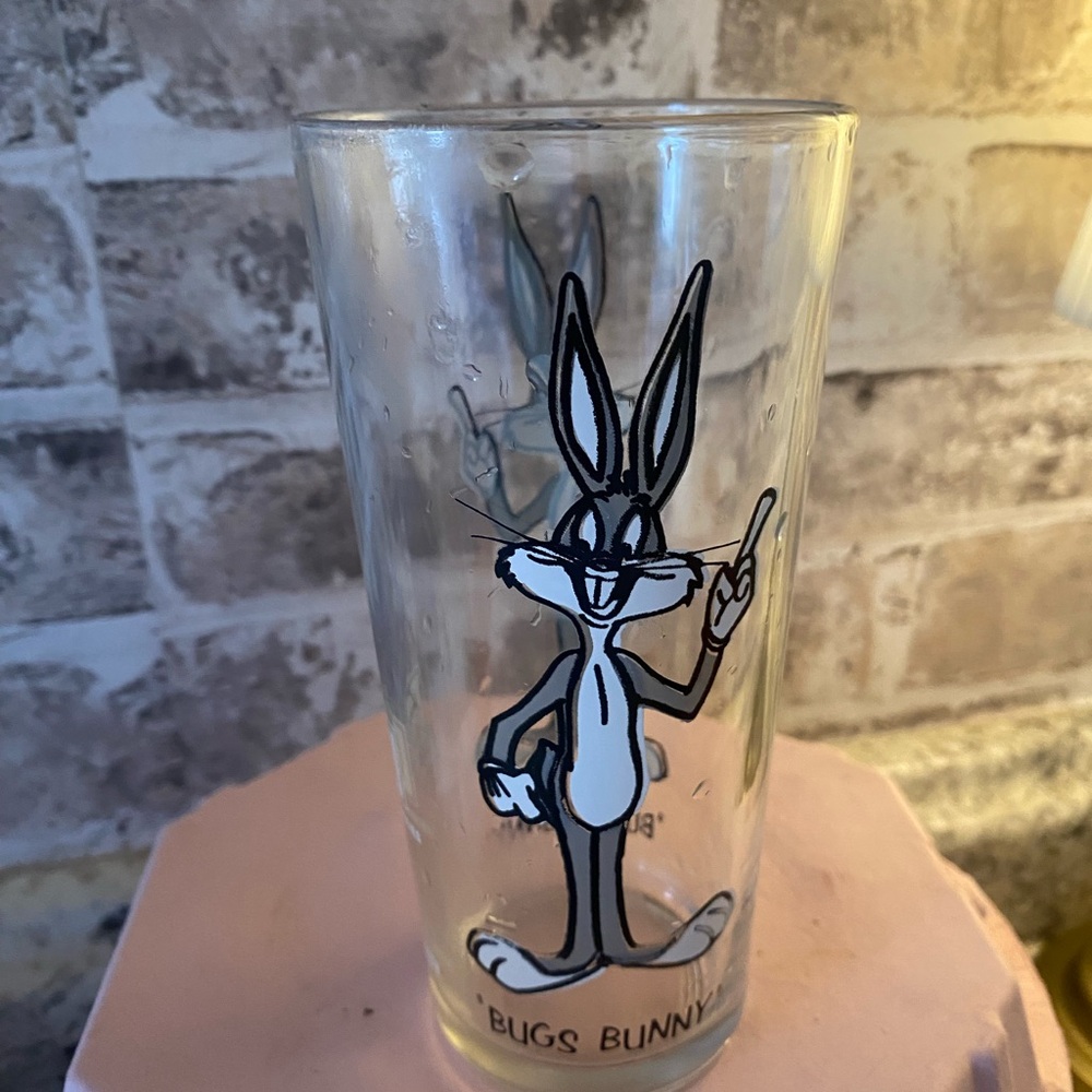 VINTAGE Bugs Bunny Glass Tumbler 1973